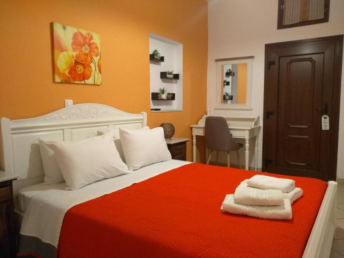 Pansion Zaharoula Hotel ฟิรา ภายนอก รูปภาพ