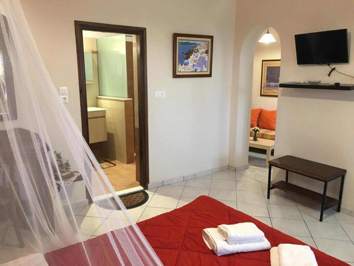 Pansion Zaharoula Hotel ฟิรา ภายนอก รูปภาพ